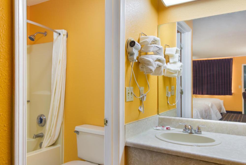 Deluxe King Room interior